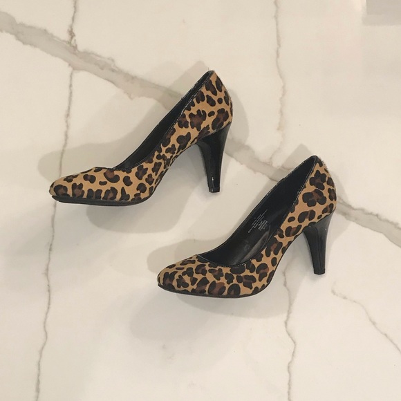NWOT Faux Fur Cheetah Heels - Picture 1 of 8